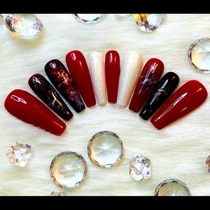 Bleeding Love||Press-on Nail Set